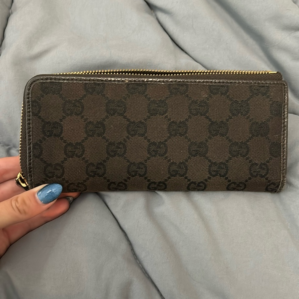 Authentic Gucci Zip Around Wallet